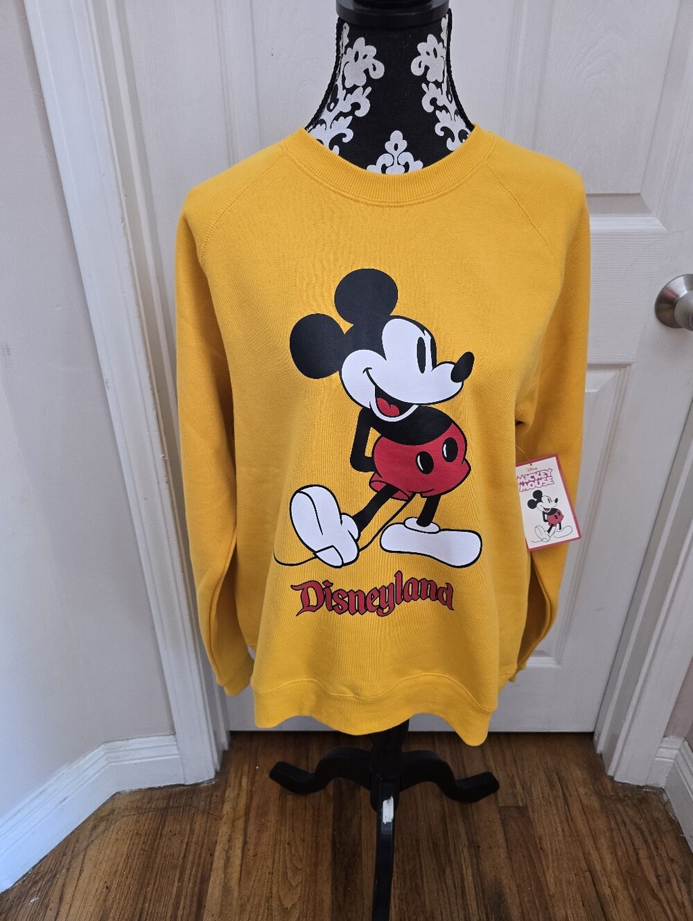 Disney  Mickey Mouse Disneyland Crewneck Sweatshirt Size Mediumn NWT UNISEX